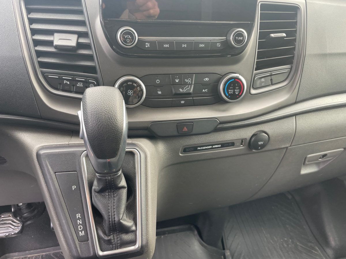 FORD TRANSIT CUSTOM FG 300 L2H1 2.0 ECOBLUE 130 S&S TREND BUSINESS BVA6 7CV ATTACHE CAMERA GPS FORD TRANSIT CUSTOM FG 300 L2H1 2.0 ECOBLUE 130 S&S TREND BUSINESS BVA6 7CV ATTACHE CAMERA GPS