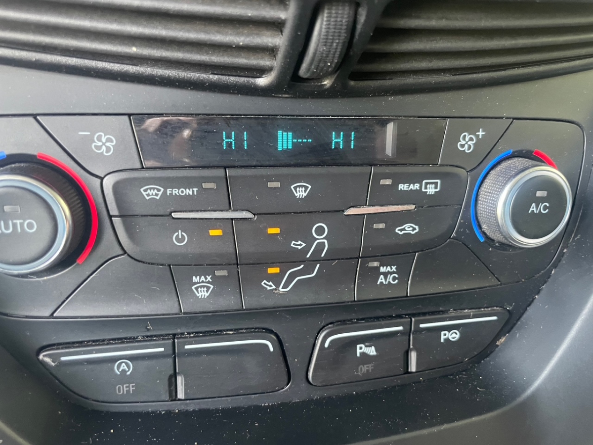 FORD KUGA 1.5 TDCI 120CH  BUSINESS EDITION 4X2 POWERSHIFT CAMERA GPS BA FORD KUGA 1.5 TDCI 120CH  BUSINESS EDITION 4X2 POWERSHIFT CAMERA GPS BA