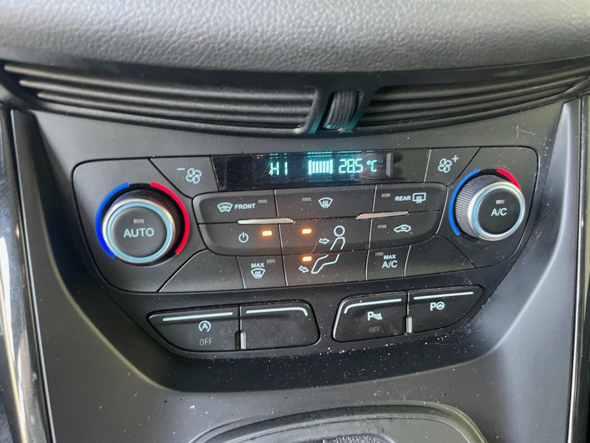 FORD KUGA 1.5 TDCI 120CH  BUSINESS EDITION 4X2 POWERSHIFT CAMERA GPS BA FORD KUGA 1.5 TDCI 120CH  BUSINESS EDITION 4X2 POWERSHIFT CAMERA GPS BA