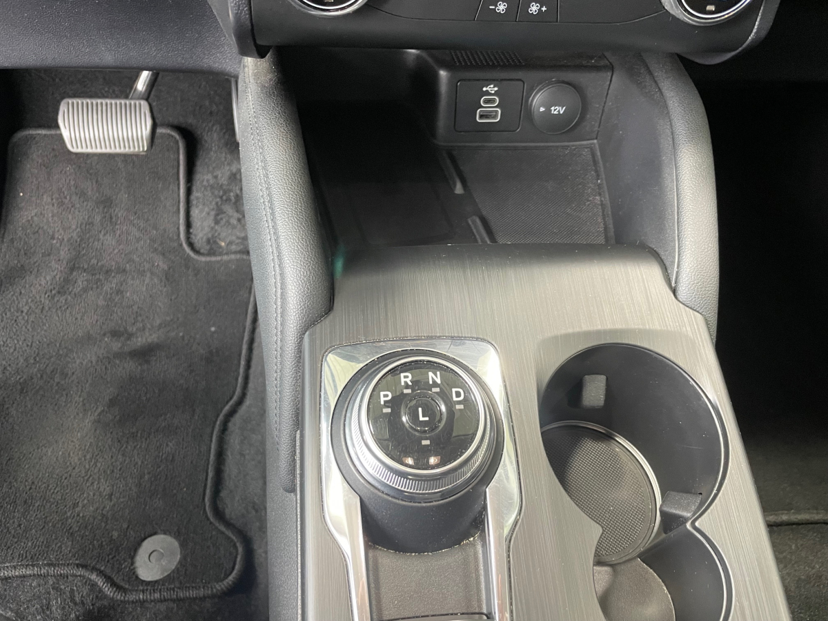 Ford Kuga 2.5 DURATEC 190CH FHEV E85 TITANIUM BVA Hayon elec Pack assistance  Ford Kuga 2.5 DURATEC 190CH FHEV E85 TITANIUM BVA Hayon elec Pack assistance