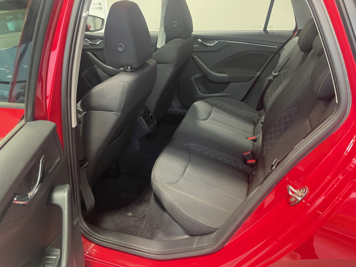 SKODA KAMIQ 1.0 TSI 116CH STYLE DSG7 TOIT PANO HAYON ELECT GPS