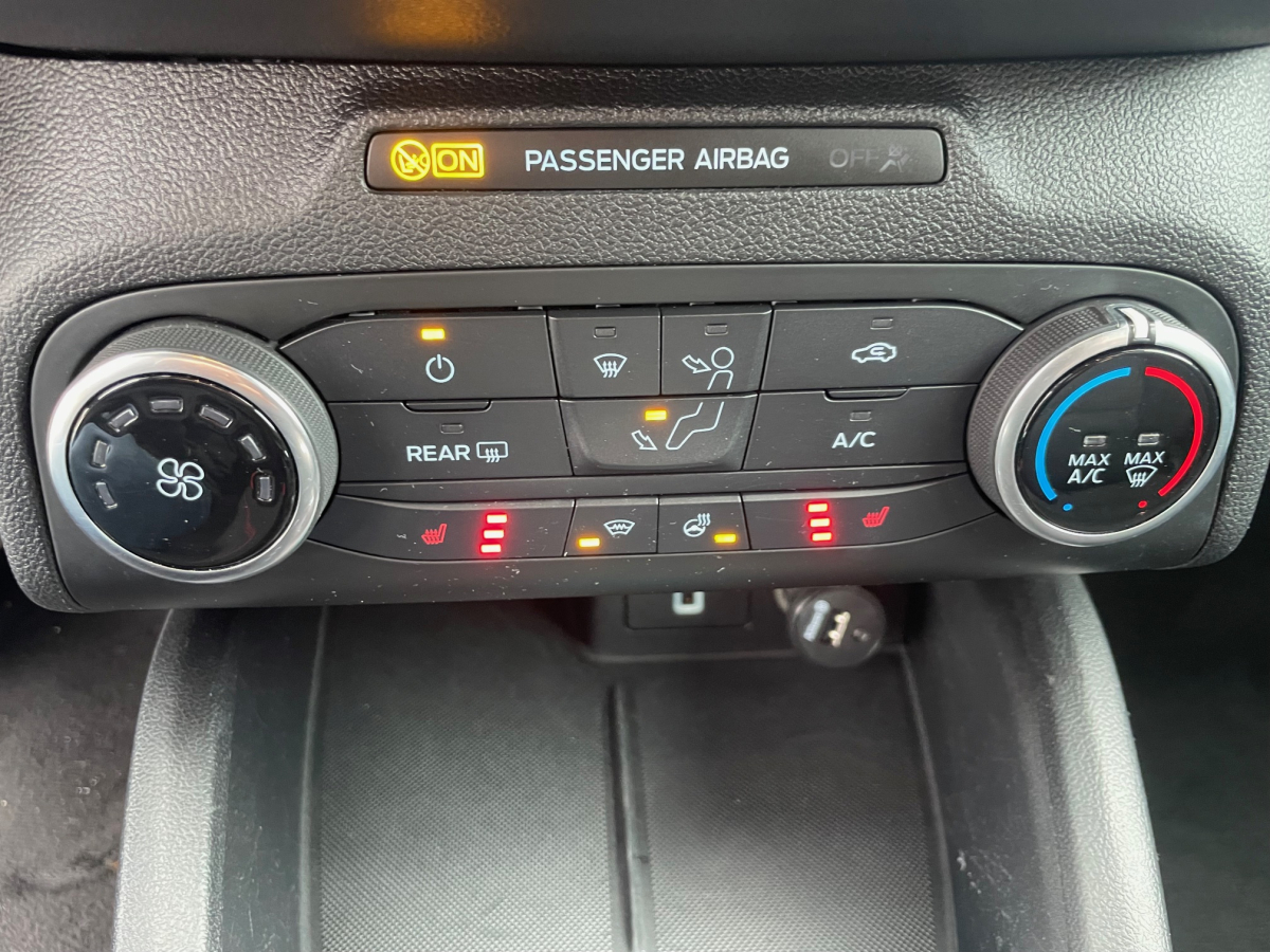 FORD FOCUS SW 1.5 ECOBOOST 150CH ST-LINE CAMERA / PACK HIVER / ATTACHE ELECTRIQUE