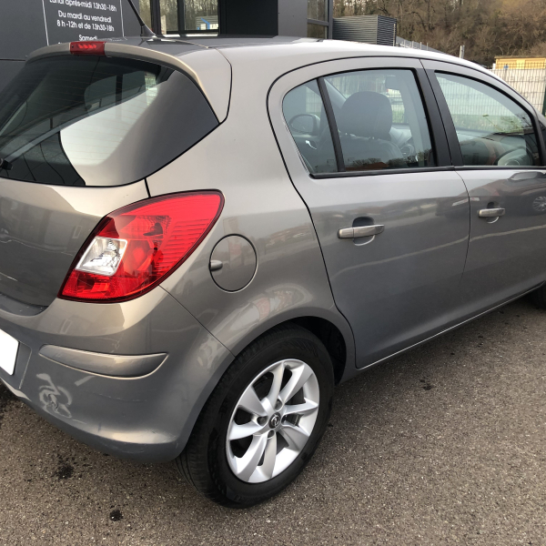 OPEL CORSA 5 PORTES ESSENCE 100 CH