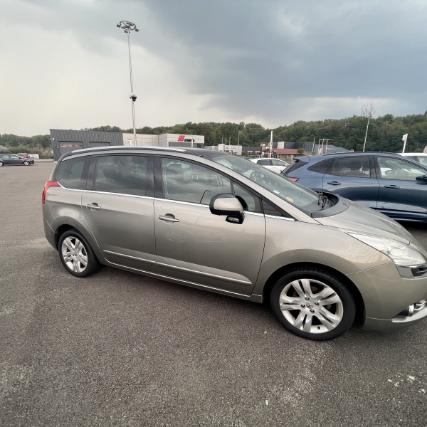 Peugeot 5008 1.6 HDI FAP Premium 7 places - toit panoramique - 2010