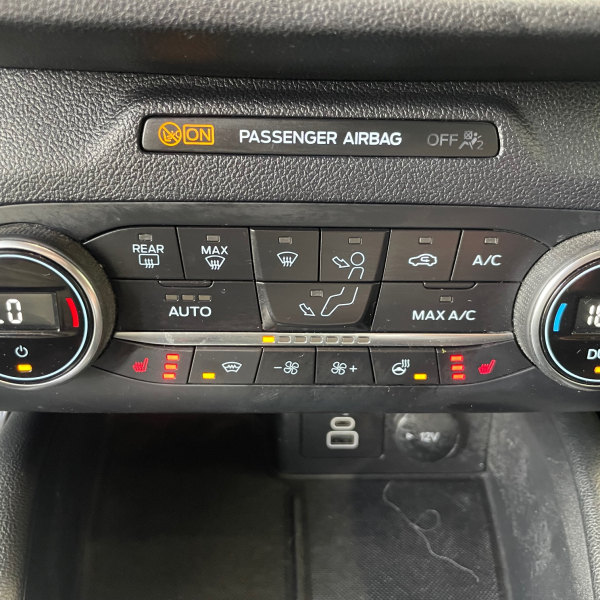 Ford Kuga 2.5 DURATEC 190CH FHEV E85 ST-LINE BVA Pack Hiver Attelage Hayon elec