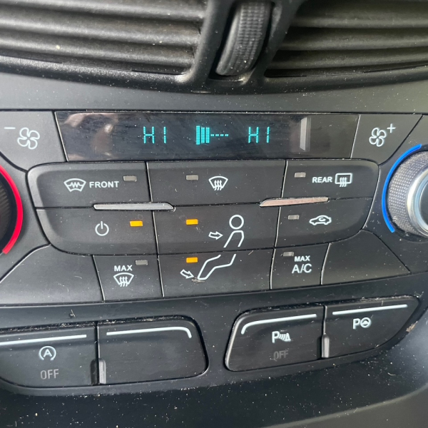 FORD KUGA 1.5 TDCI 120CH  BUSINESS EDITION 4X2 POWERSHIFT CAMERA GPS BA FORD KUGA 1.5 TDCI 120CH  BUSINESS EDITION 4X2 POWERSHIFT CAMERA GPS BA