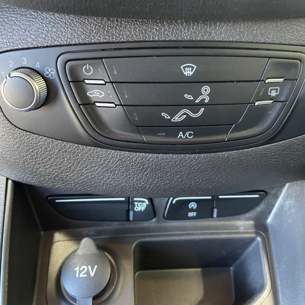 FORD TRANSIT COURIER 1.5 TDCI 100CH  TREND CLIM REG/LIM VITESSE FORD TRANSIT COURIER 1.5 TDCI 100CH  TREND CLIM REG/LIM VITESSE