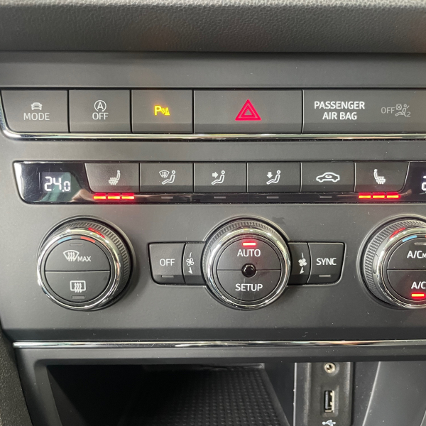 SEAT LEON 1.4 TSI 125CH FR TOIT OUVRANT SIEGES CHAUFFANT GPS SEAT LEON 1.4 TSI 125CH FR TOIT OUVRANT SIEGES CHAUFFANT GPS