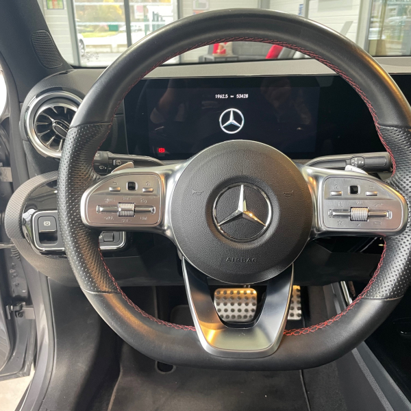 MERCEDES CLASSE A 180 136CH AMG LINE 7G-DCT TOIT OUVRANT CAMERA SIEGES CHAUFFANTS GRAND ECRAN GPS