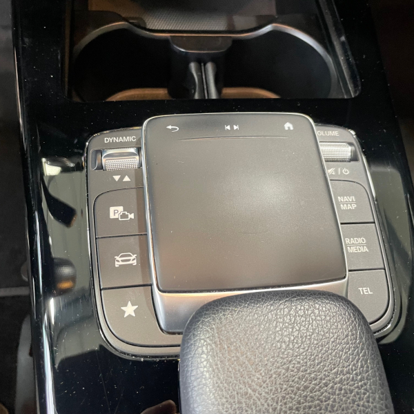 MERCEDES CLASSE A 180 136CH AMG LINE 7G-DCT TOIT OUVRANT CAMERA SIEGES CHAUFFANTS GRAND ECRAN GPS