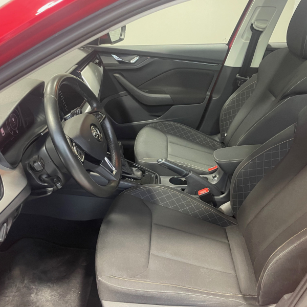 SKODA KAMIQ 1.0 TSI 116CH STYLE DSG7 TOIT PANO HAYON ELECT GPS