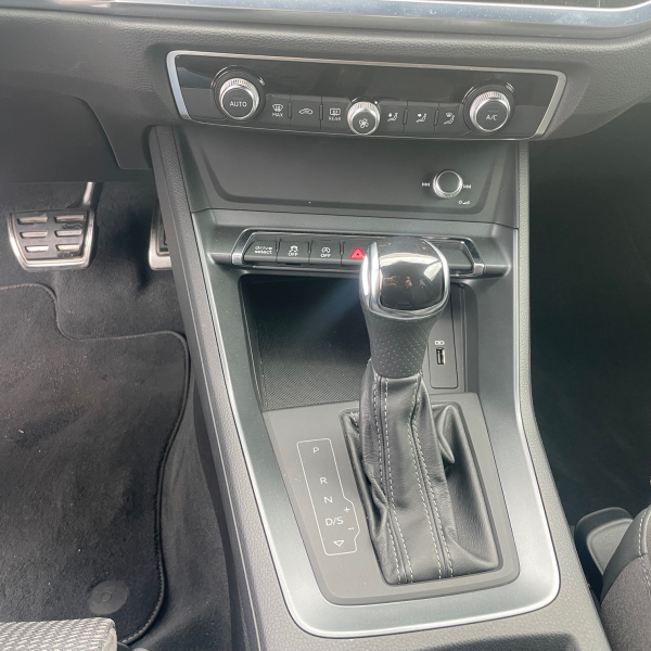 AUDI Q3 35 TDI 150CH S LINE S TRONIC 7 TOIT PANORAMIQUE